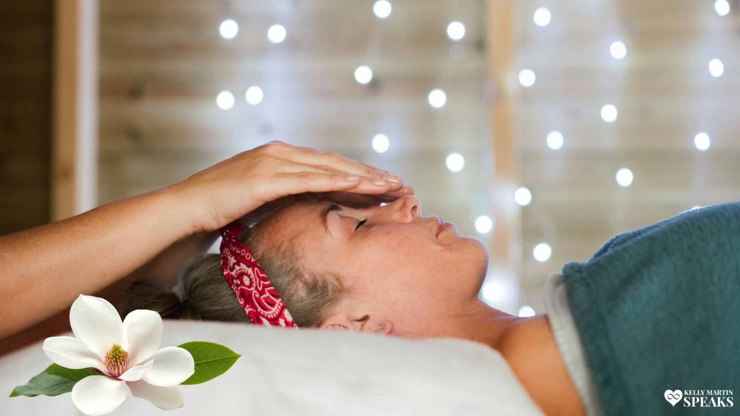 REIKI HEALING WOMAN PEACEFUL